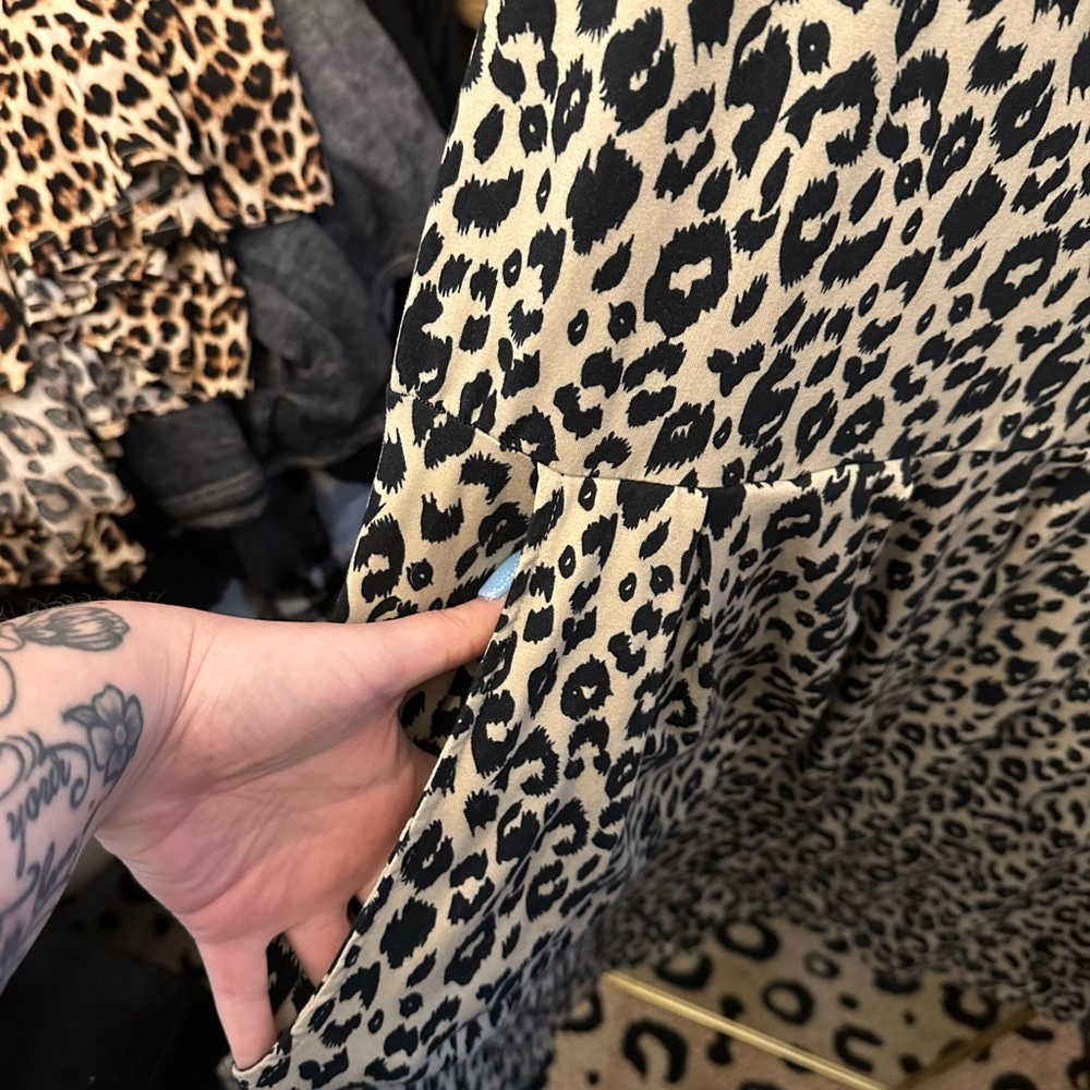 Buy me! Plus size leopard print dress - Picture 3 of 7